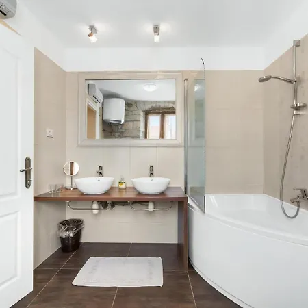 Holiday home Rustikale Sanvincenti Mit Eigenem Pool